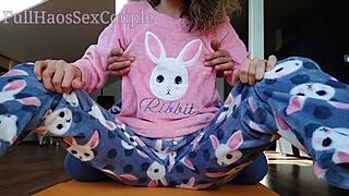 장면#4 동영상을 위해: Step-sibling groping caught on tape by nosy neighb...