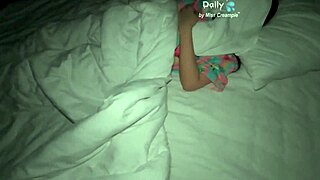 장면#2 동영상을 위해: Stepping sibling J's resting pussy gets filled wit...