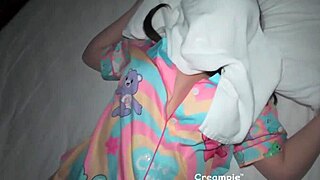 장면#7 동영상을 위해: Stepping sibling J's resting pussy gets filled wit...