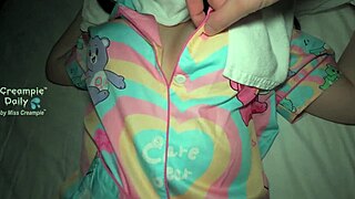 장면#8 동영상을 위해: Stepping sibling J's resting pussy gets filled wit...