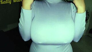 Scéna#7 pro video: Enjoying my ample bosom prior to intense intercour...