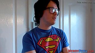 장면#10 동영상을 위해: Yorkshire nerd ejaculates on British girls' faces ...