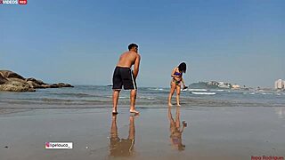 现场#2 视频: A wild beach encounter with a friend turned into a...