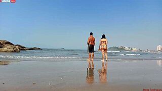 现场#3 视频: A wild beach encounter with a friend turned into a...