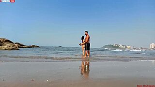 现场#4 视频: A wild beach encounter with a friend turned into a...