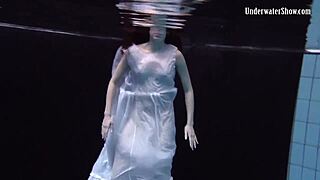 Scéna#3 pro video: Andrejka performs amazing stunts under the water