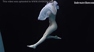 Scéna#9 pro video: Andrejka performs amazing stunts under the water