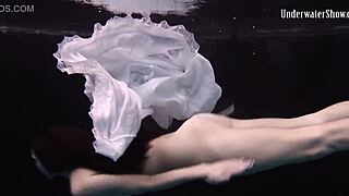 Scéna#10 pro video: Andrejka performs amazing stunts under the water
