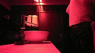 مشهد#1 للفيديو: Intimate encounter in the restroom
