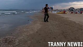 Scène#1 pour la vidéo: Get some experience with a trans sexual in a group...
